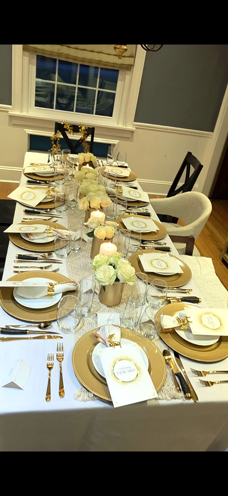 Wedding table with gold chargers and roses by Chef Jean Lorestil